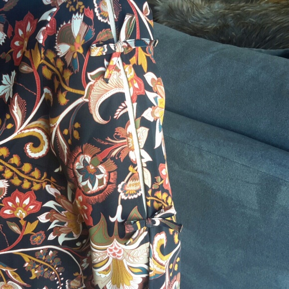 FLORAL DRESS SIZE 4 - Picture 3 of 7